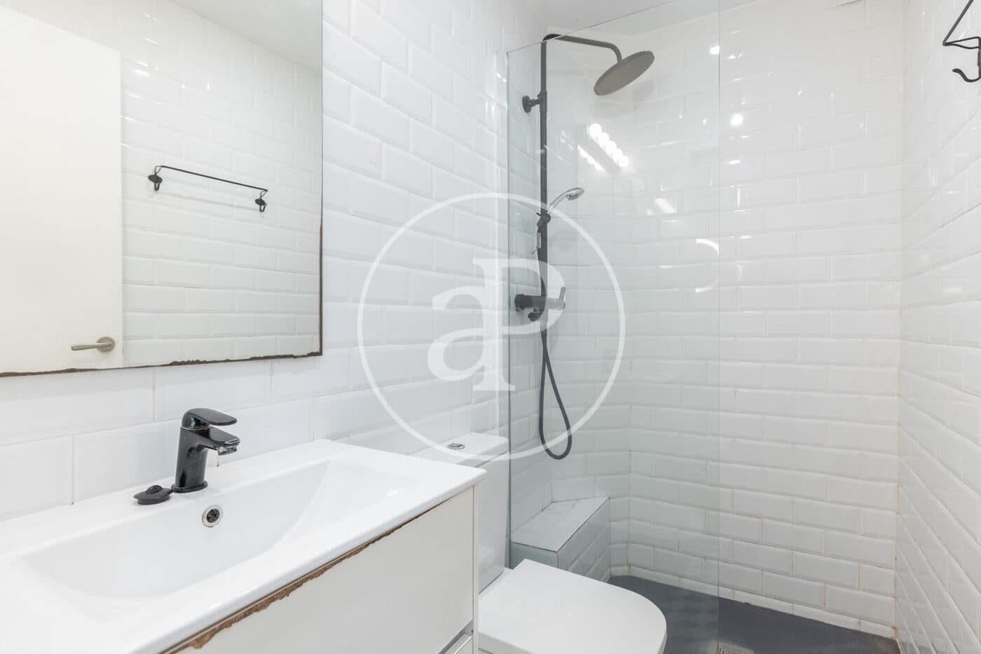 Apartamento de 2 habitaciones en Barcelona ciudad en venta - 350.000 € (Ref: 9741729)