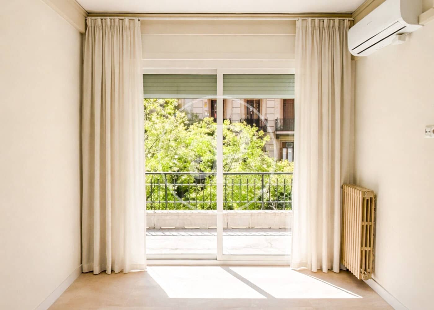 3 bedroom Apartment for sale in Barcelona city - € 610,000 (Ref: 9752009)