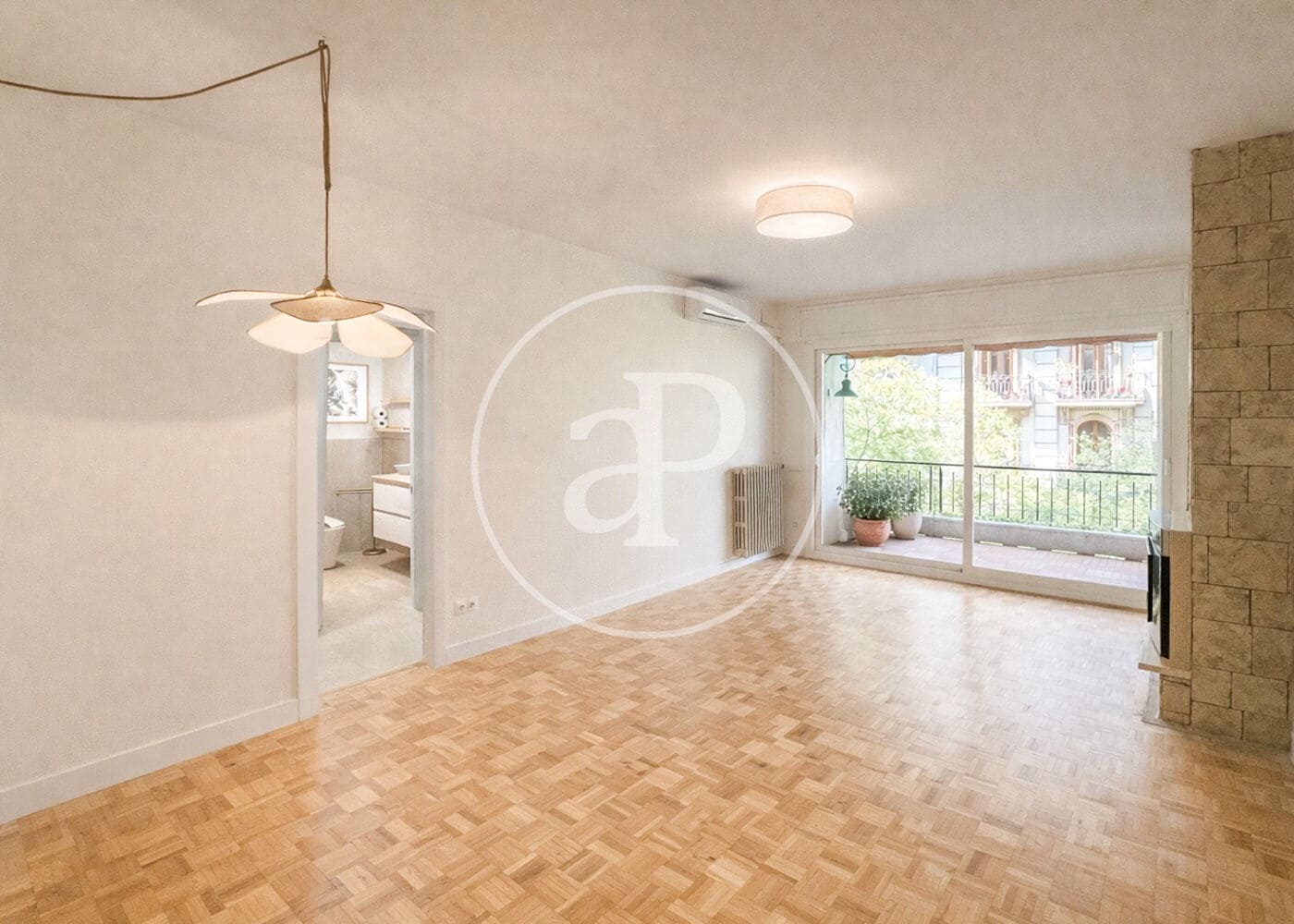 3 bedroom Apartment for sale in Barcelona city - € 610,000 (Ref: 9752009)