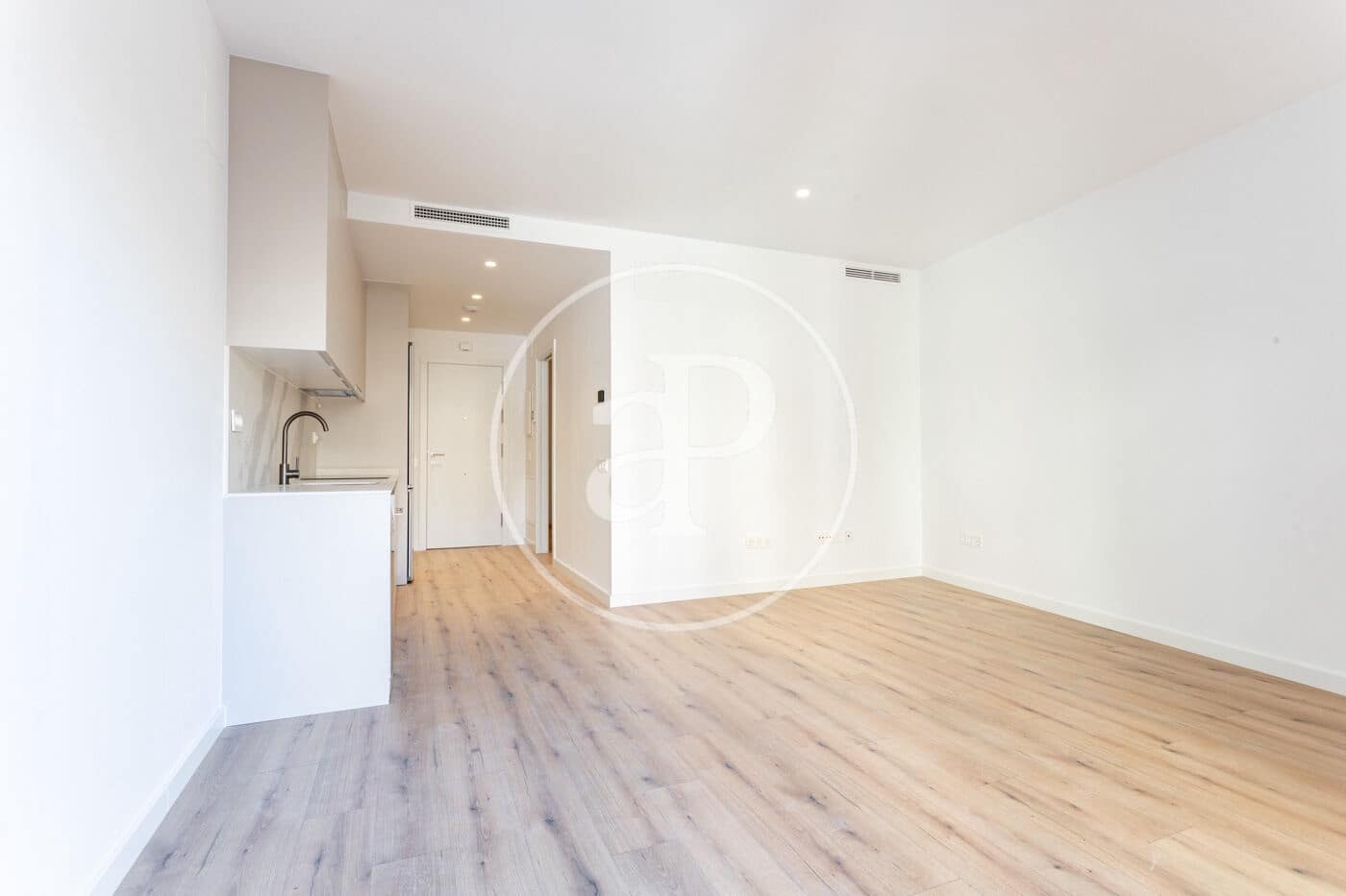 1 soveværelse Lejlighed til leje i Barcelona by - € 2.000 (Ref: 9758850)