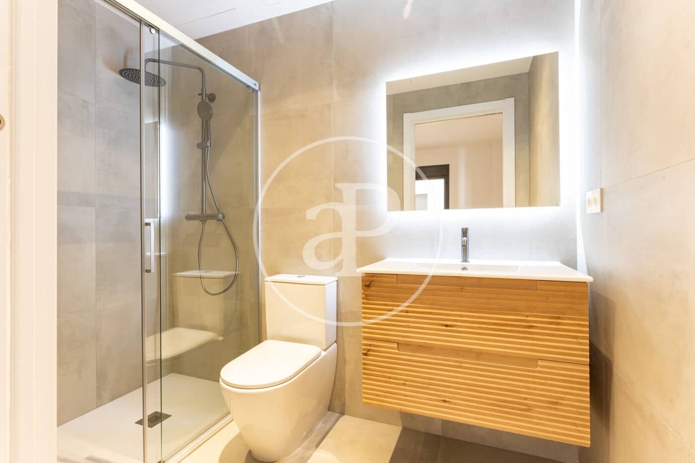 1 soveværelse Lejlighed til leje i Barcelona by - € 2.000 (Ref: 9758850)