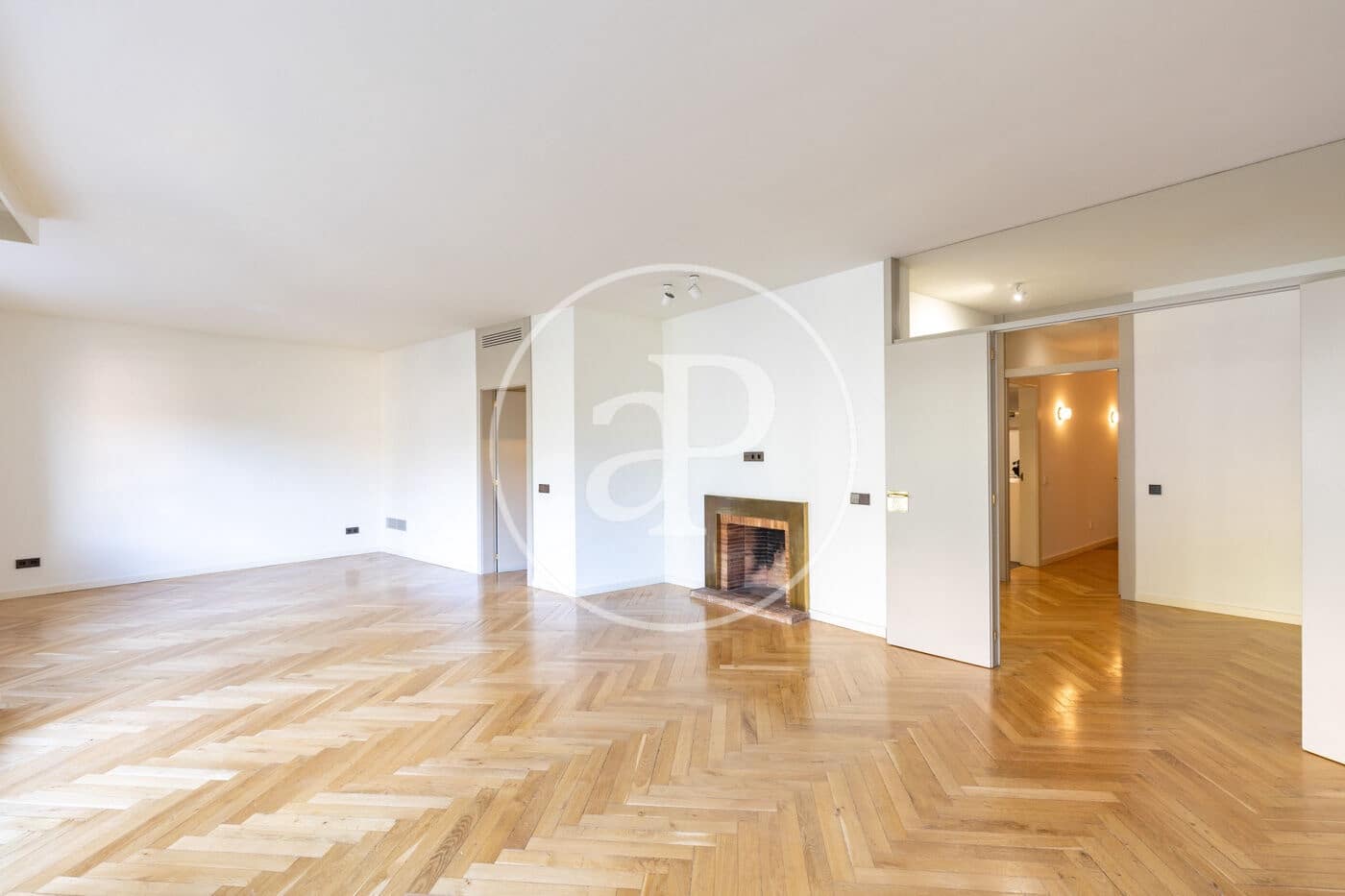4 sovrum Lägenhet att hyra i Barcelona stad - 3 459 € (Ref: 9758851)