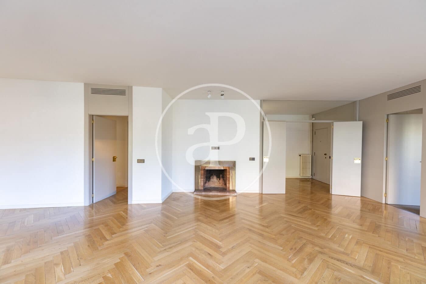 4 sovrum Lägenhet att hyra i Barcelona stad - 3 459 € (Ref: 9758851)