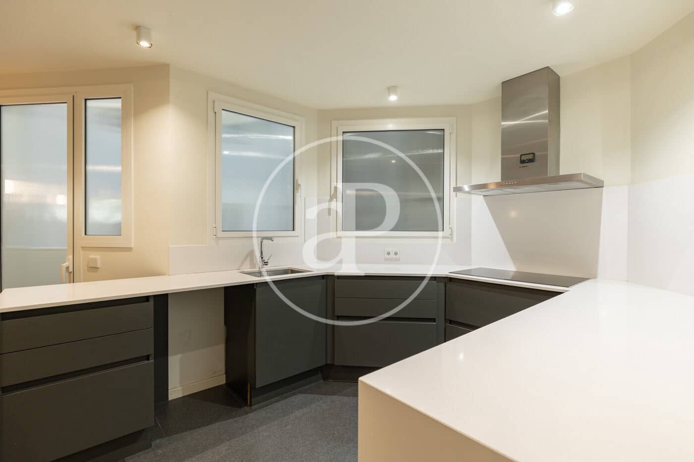 4 sovrum Lägenhet att hyra i Barcelona stad - 3 459 € (Ref: 9758851)