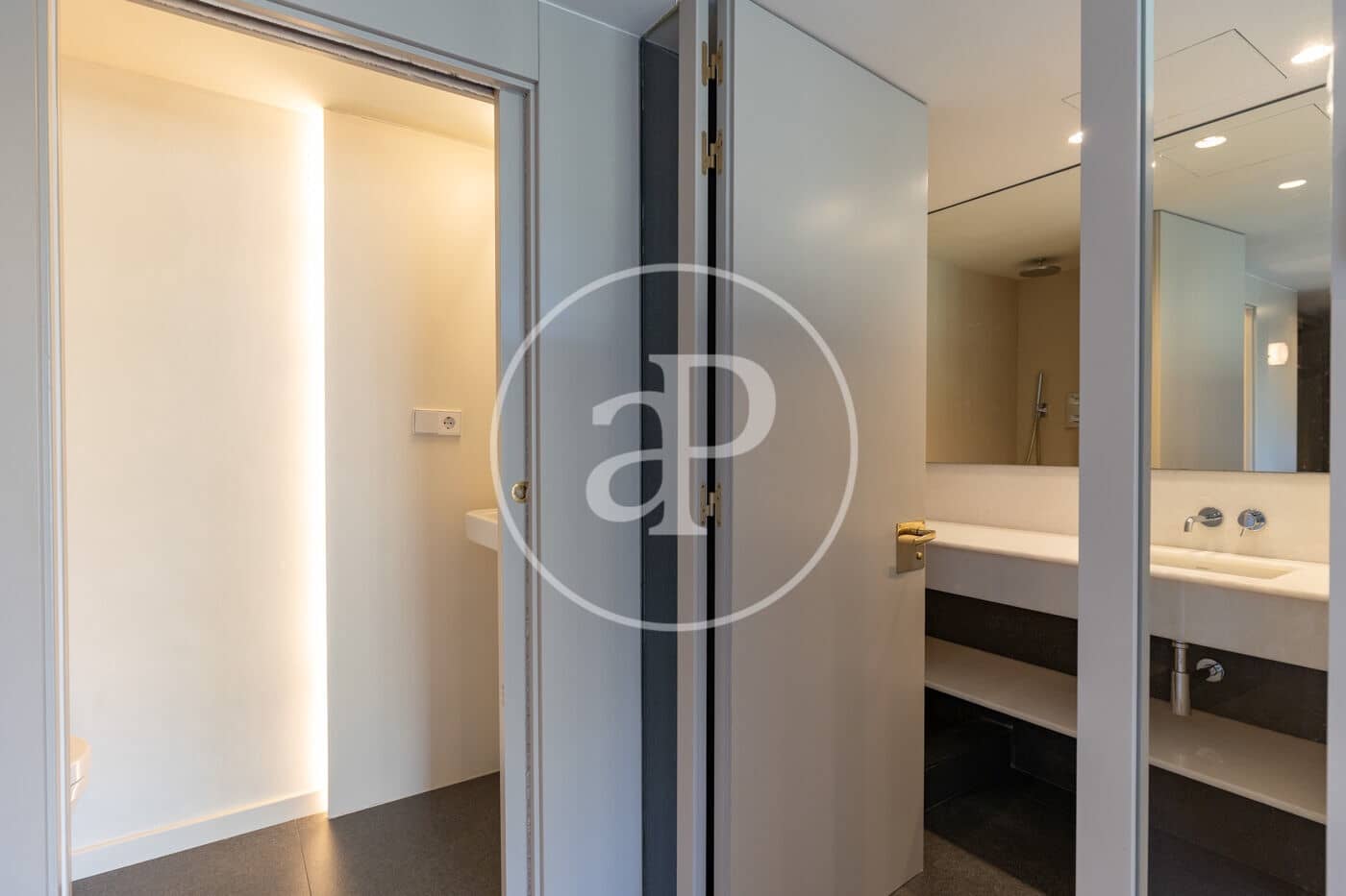 4 sovrum Lägenhet att hyra i Barcelona stad - 3 459 € (Ref: 9758851)