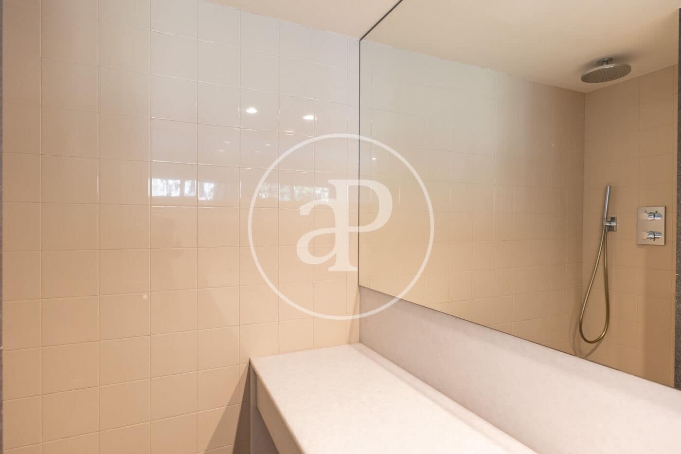 4 sovrum Lägenhet att hyra i Barcelona stad - 3 459 € (Ref: 9758851)