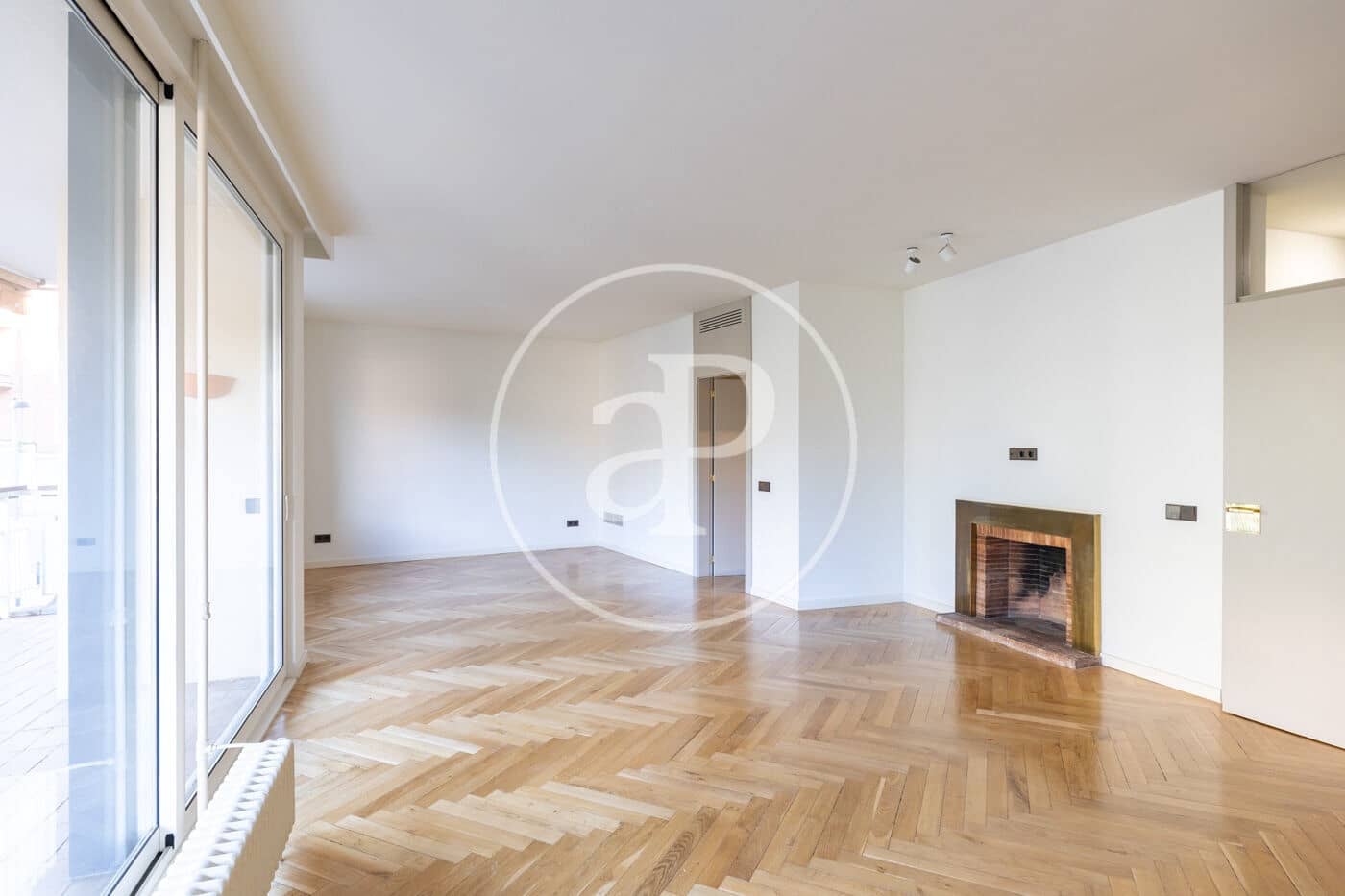 4 sovrum Lägenhet att hyra i Barcelona stad - 3 459 € (Ref: 9758851)