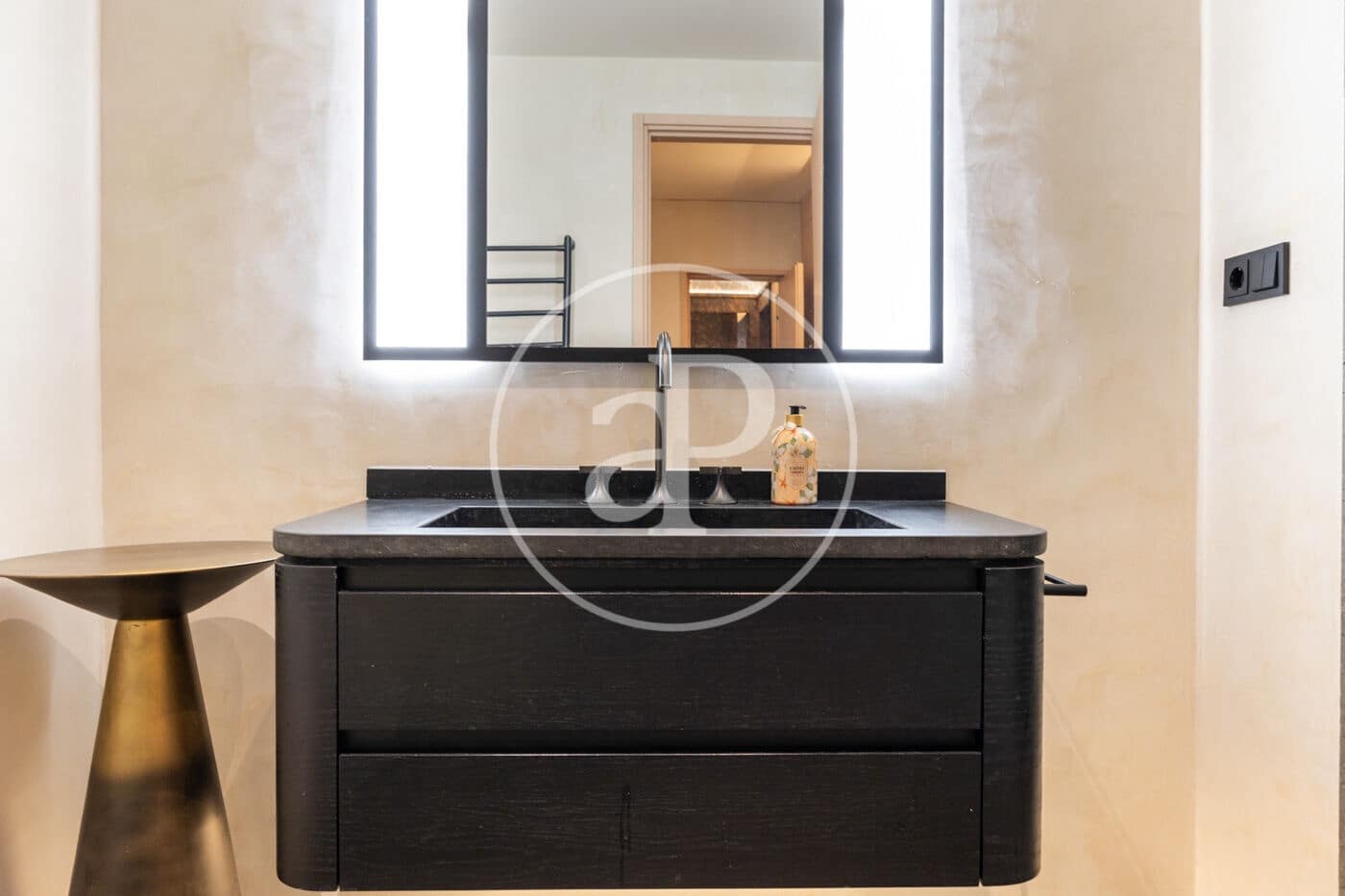 2 slaapkamer Appartement te koop in Barcelona stad - € 1.100.000 (Ref: 9761965)