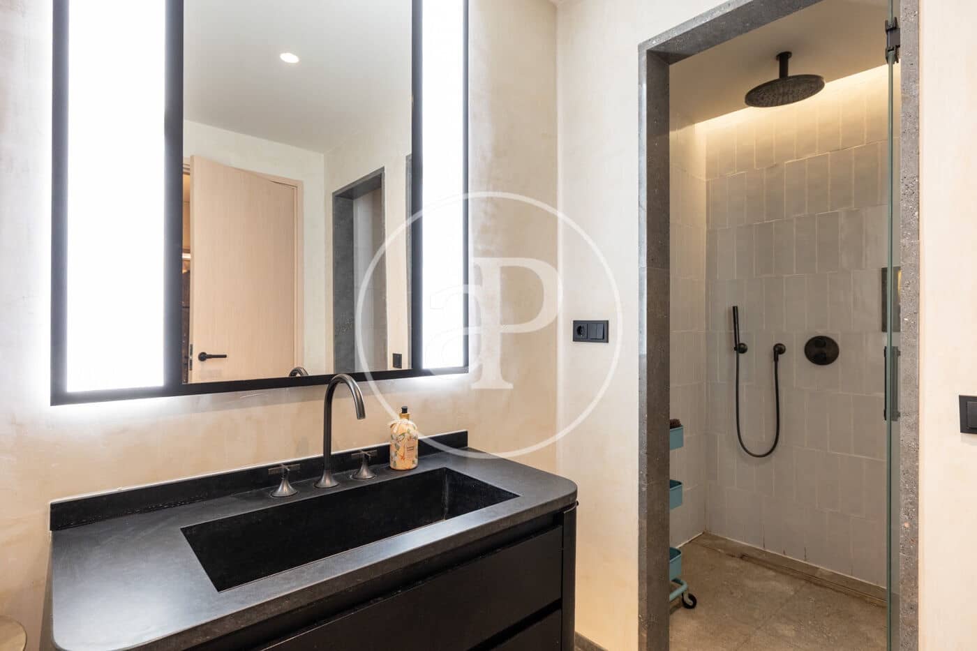 2 slaapkamer Appartement te koop in Barcelona stad - € 1.100.000 (Ref: 9761965)