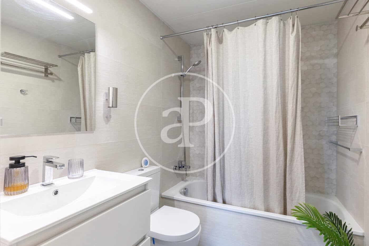 3 soveværelse Lejlighed til leje i Badalona med swimmingpool - € 3.770 (Ref: 9761968)