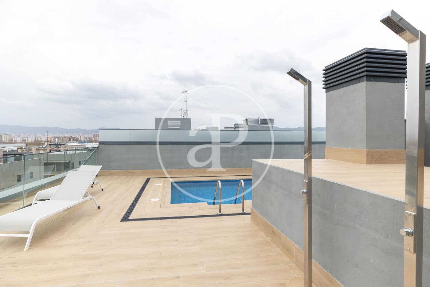 3 soveværelse Lejlighed til leje i Badalona med swimmingpool - € 3.770 (Ref: 9761968)