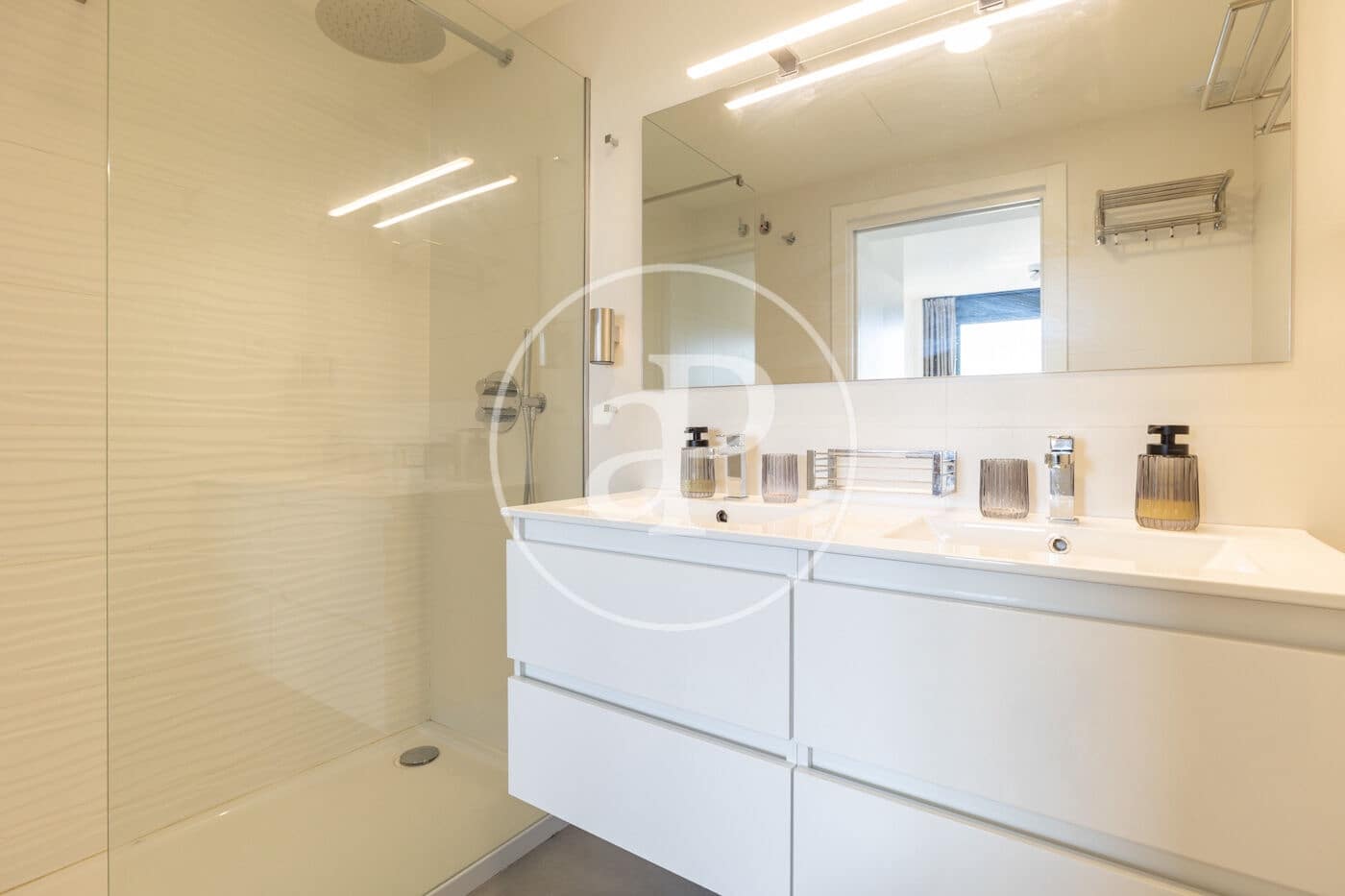 3 bedroom Penthouse for rent in Badalona with pool - € 2,890 (Ref: 9761968)
