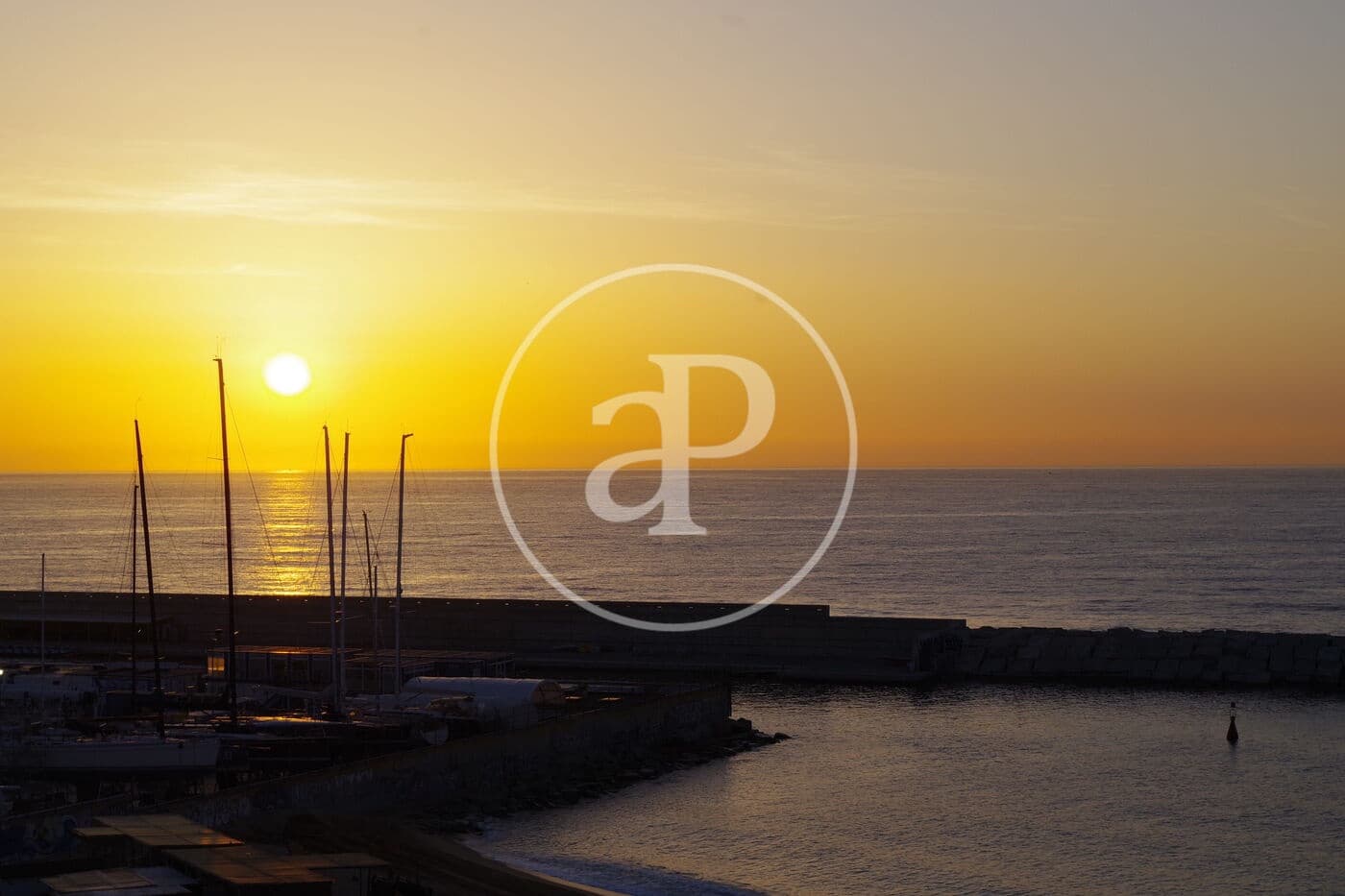 3 bedroom Penthouse for rent in Badalona with pool - € 2,890 (Ref: 9761968)