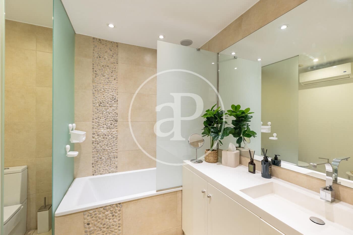 2 bedroom Apartment for rent in Barcelona city - € 5,300 (Ref: 9761969)