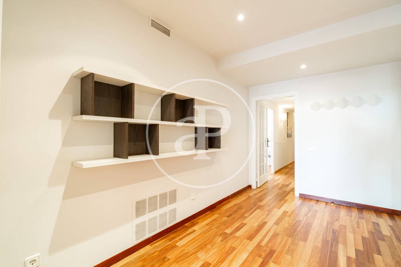 5 bedroom Apartment for rent in Barcelona city with garage - € 4,500 (Ref: 9770620)