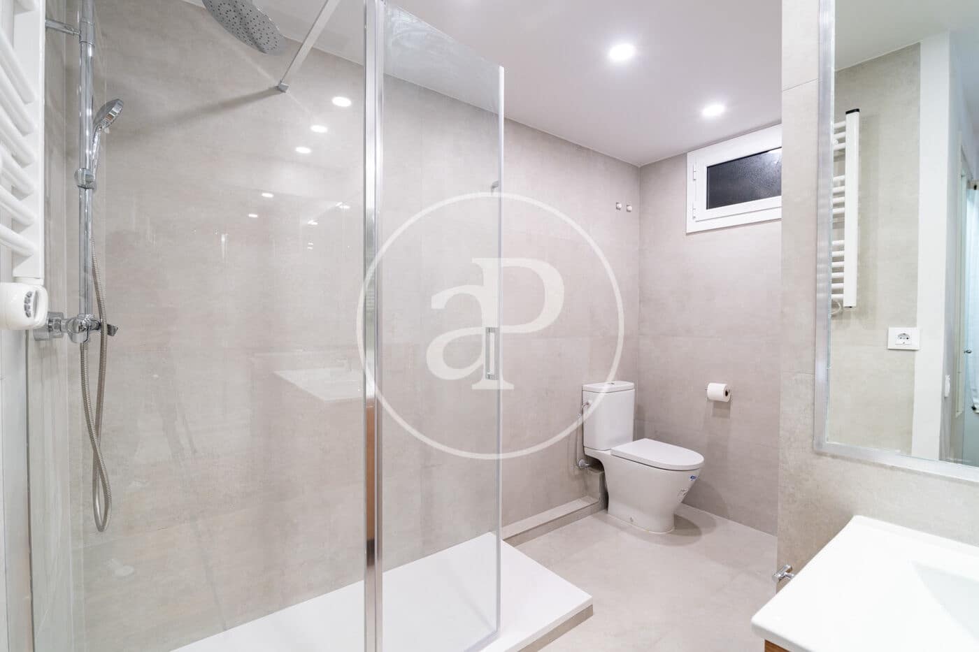 5 bedroom Apartment for rent in Barcelona city with garage - € 4,500 (Ref: 9770620)