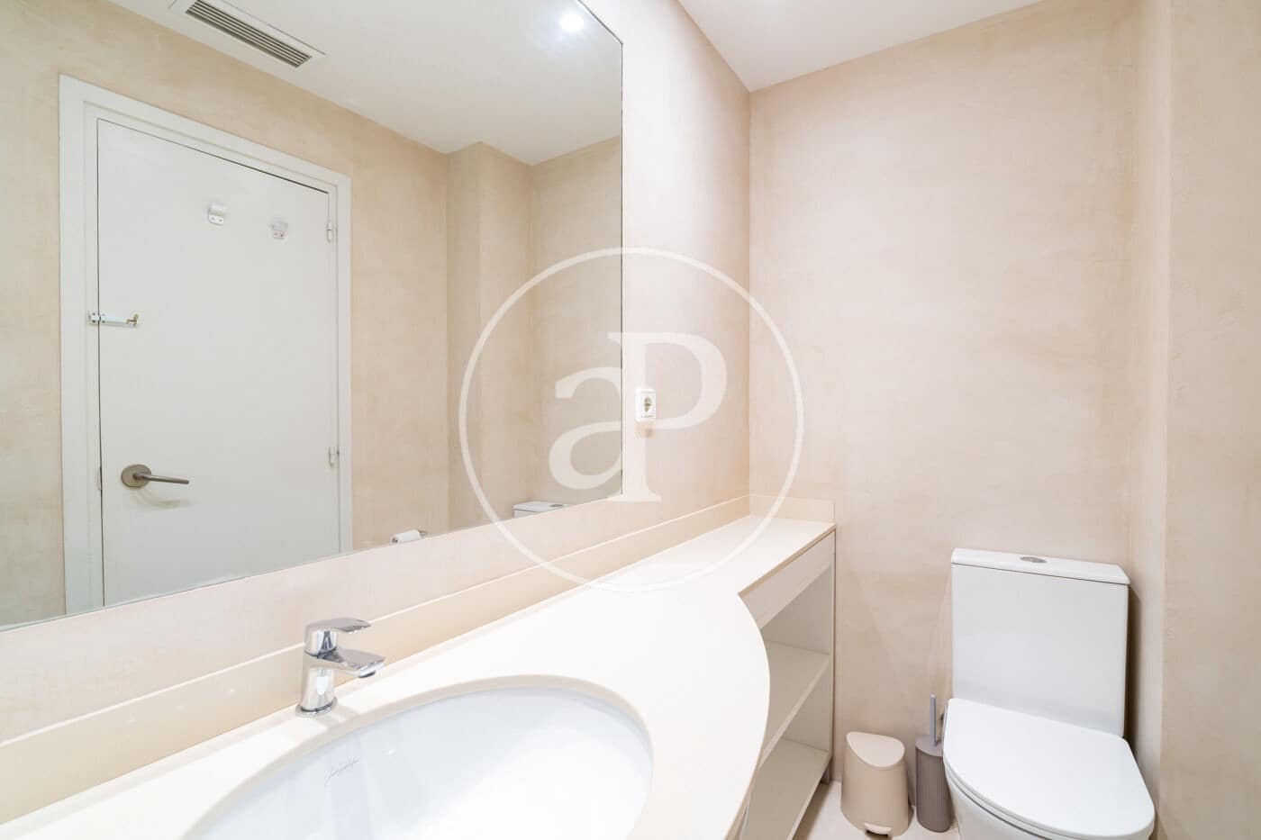 5 bedroom Apartment for rent in Barcelona city with garage - € 4,500 (Ref: 9770620)