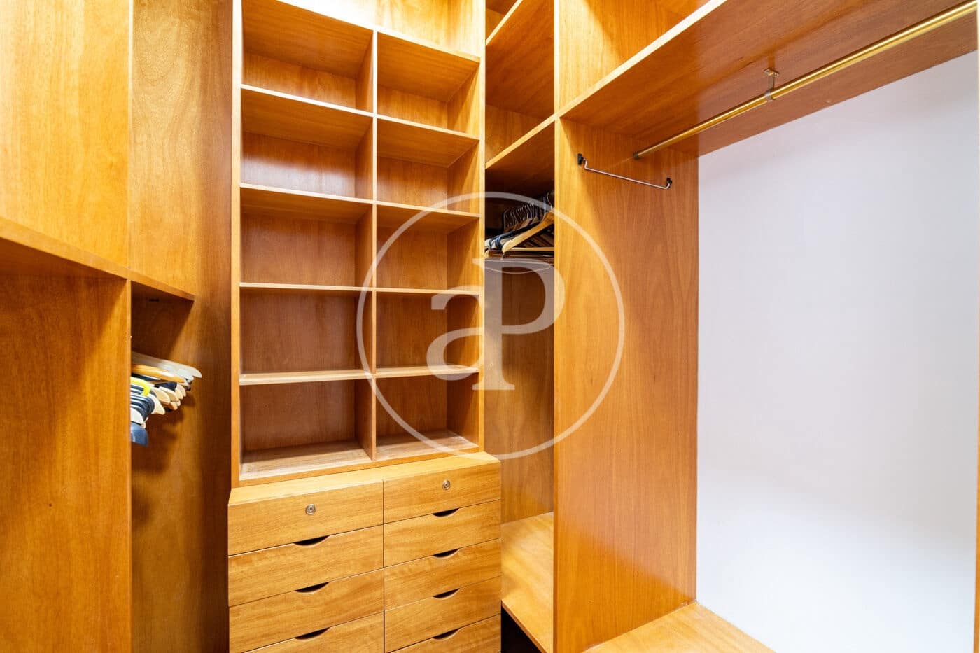 5 bedroom Apartment for rent in Barcelona city with garage - € 4,500 (Ref: 9770620)