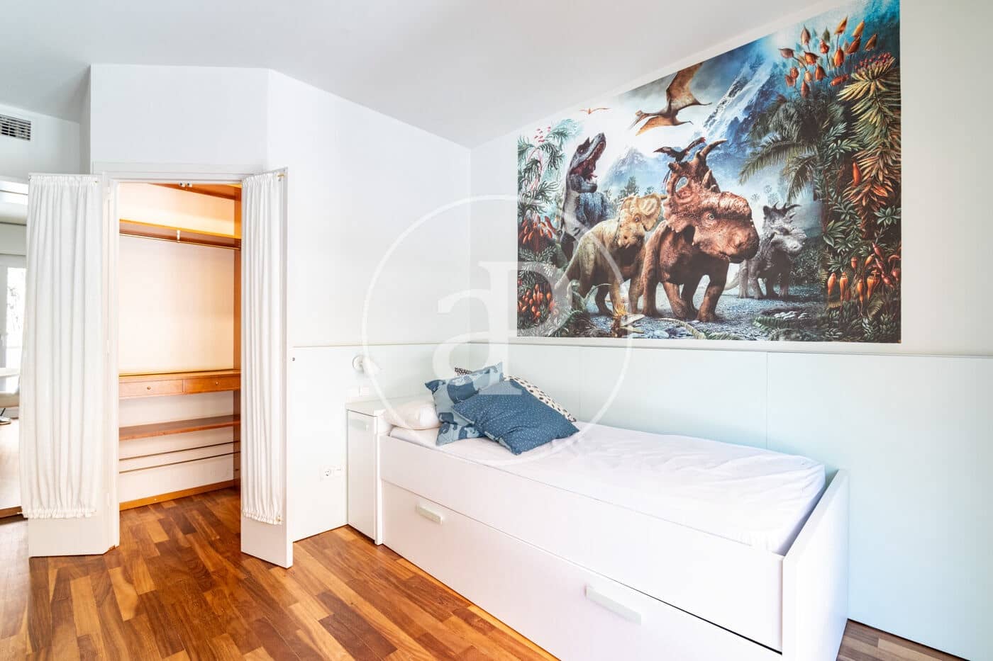 5 bedroom Apartment for rent in Barcelona city with garage - € 4,500 (Ref: 9770620)