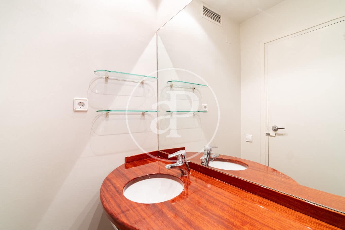 5 bedroom Apartment for rent in Barcelona city with garage - € 4,500 (Ref: 9770620)