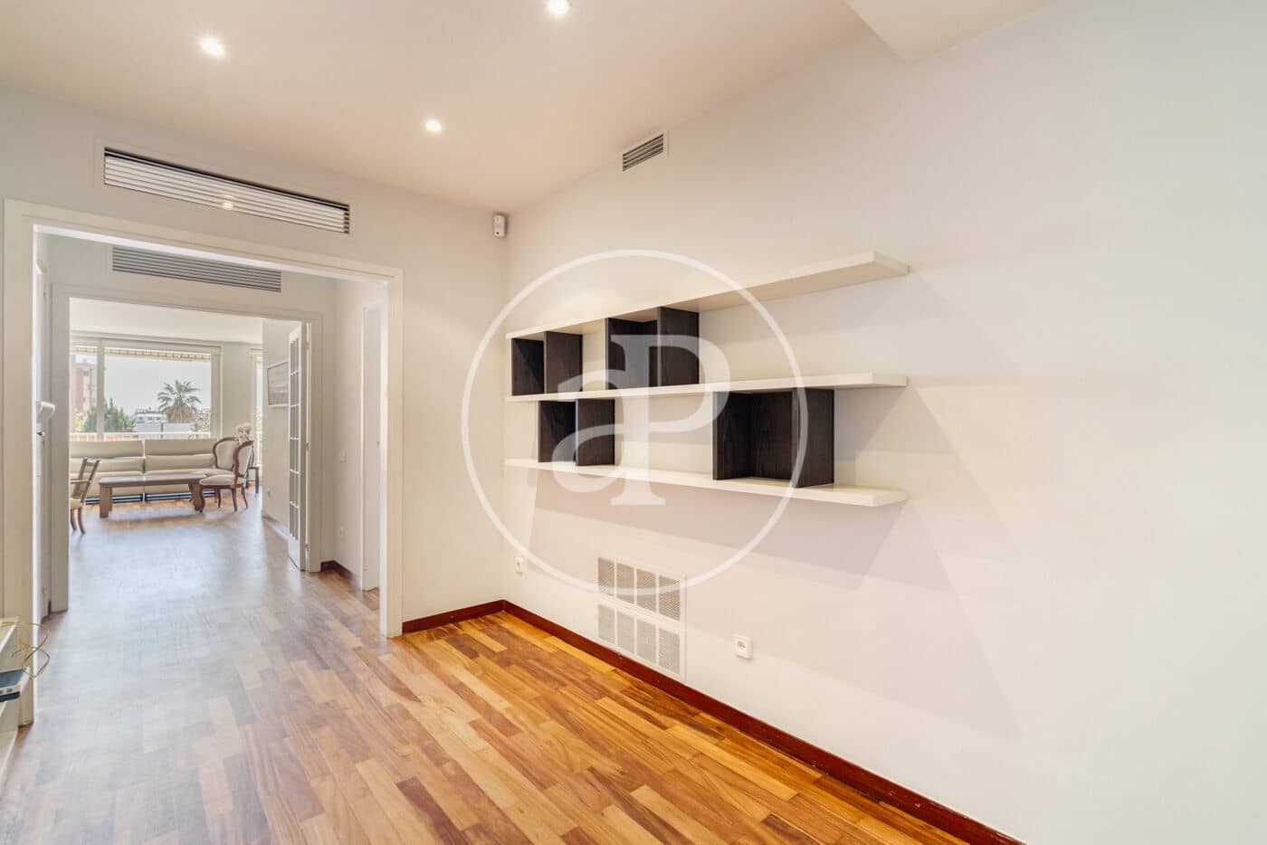 5 bedroom Apartment for rent in Barcelona city with garage - € 4,500 (Ref: 9770620)