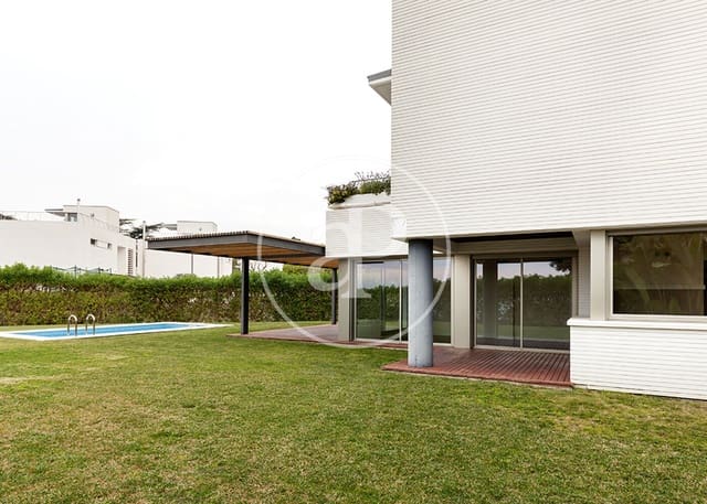 5 slaapkamer Appartement te huur in Sant Vicenç de Montalt met zwembad garage - € 4.855 (Ref: 9770624)