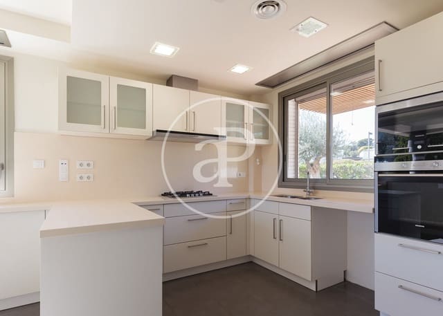 5 slaapkamer Appartement te huur in Sant Vicenç de Montalt met zwembad garage - € 4.311 (Ref: 9770625)