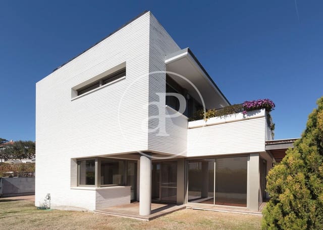 5 slaapkamer Appartement te huur in Sant Vicenç de Montalt met zwembad garage - € 4.311 (Ref: 9770625)