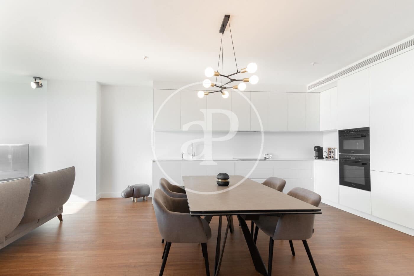 1 bedroom Apartment for rent in Barcelona city with pool garage - € 5,145 (Ref: 9770626)