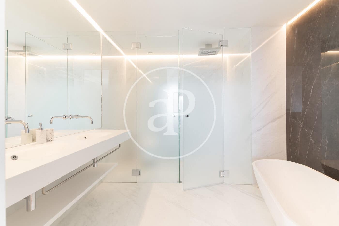 1 bedroom Apartment for rent in Barcelona city with pool garage - € 5,145 (Ref: 9770626)