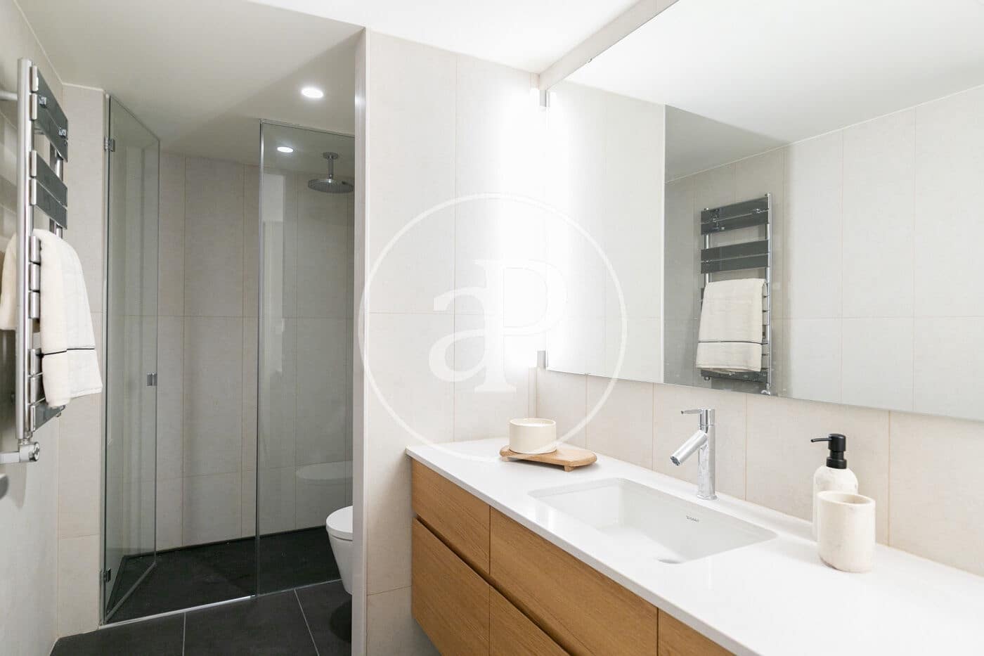 3 soveværelse Lejlighed til salg i Barcelona by - € 2.188.000 (Ref: 9770639)