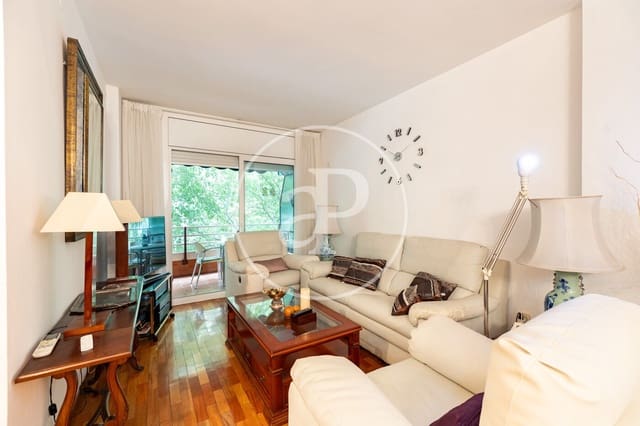 4 bedroom Apartment for sale in La Sagrada Família, Barcelona city - € 639,000 (Ref: 9773041)