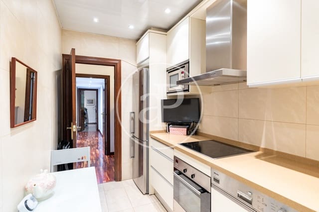 4 bedroom Apartment for sale in La Sagrada Família, Barcelona city - € 639,000 (Ref: 9773041)