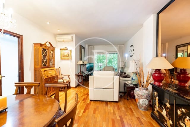 4 bedroom Apartment for sale in La Sagrada Família, Barcelona city - € 639,000 (Ref: 9773041)