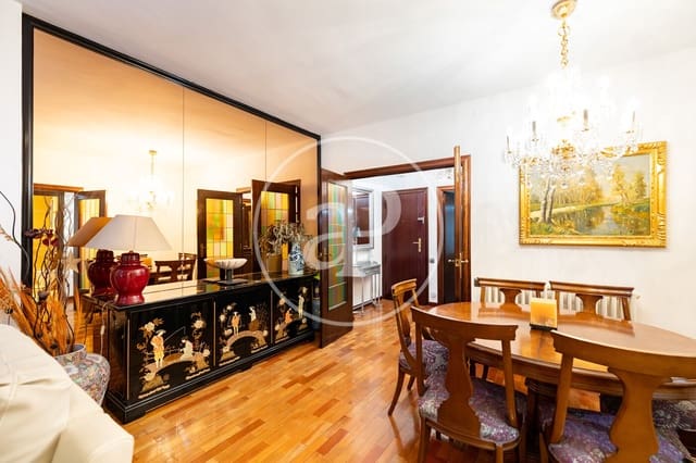 4 bedroom Apartment for sale in La Sagrada Família, Barcelona city - € 639,000 (Ref: 9773041)