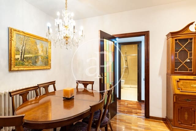 4 bedroom Apartment for sale in La Sagrada Família, Barcelona city - € 639,000 (Ref: 9773041)