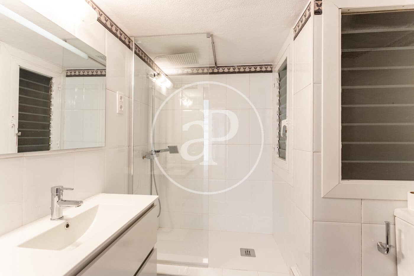 4 sovrum Lägenhet att hyra i Barcelona stad med garage - 2 450 € (Ref: 9773044)