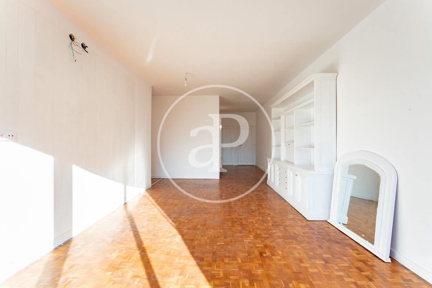 4 sovrum Lägenhet att hyra i Barcelona stad med garage - 2 450 € (Ref: 9773044)