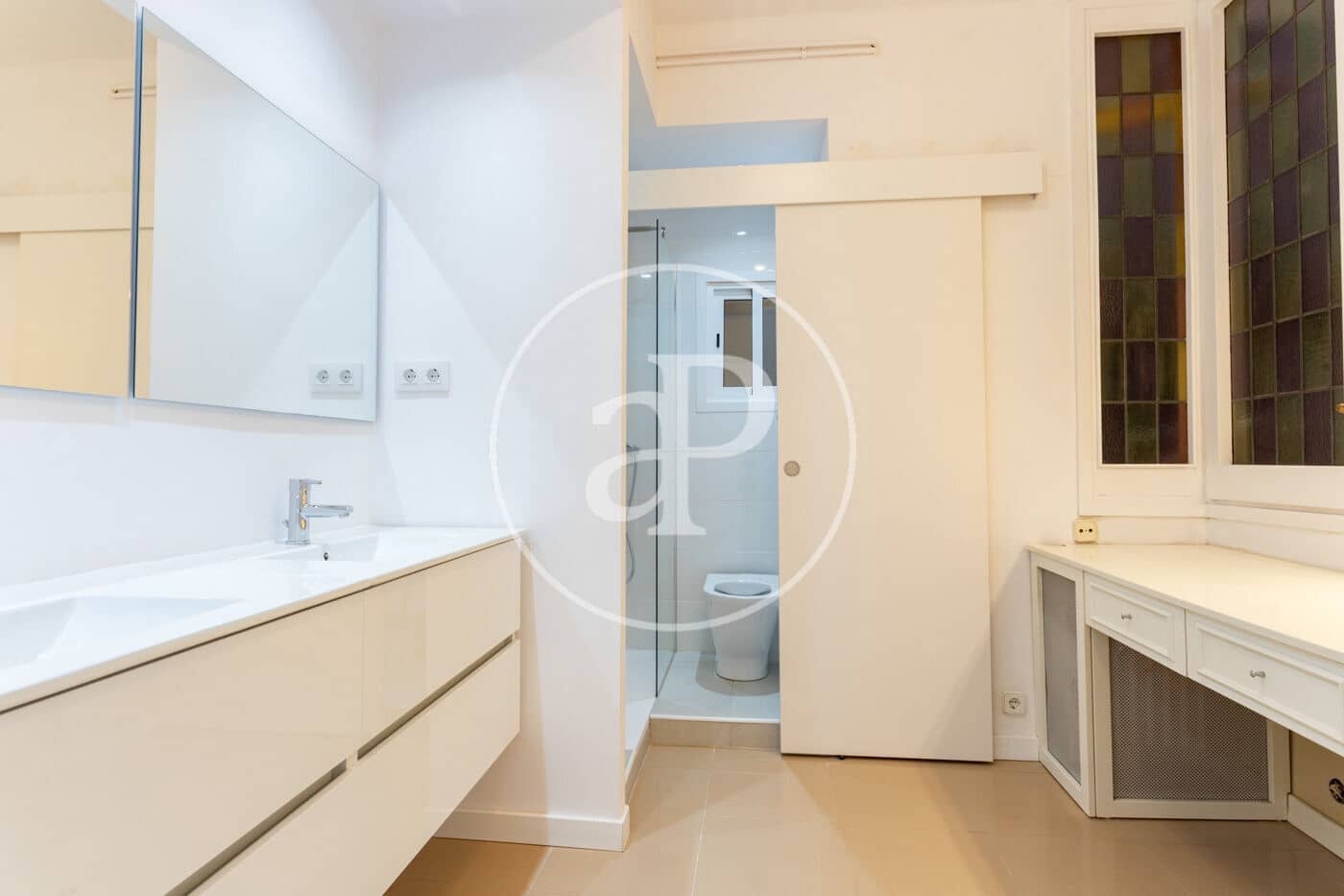 4 sovrum Lägenhet att hyra i Barcelona stad med garage - 2 450 € (Ref: 9773044)