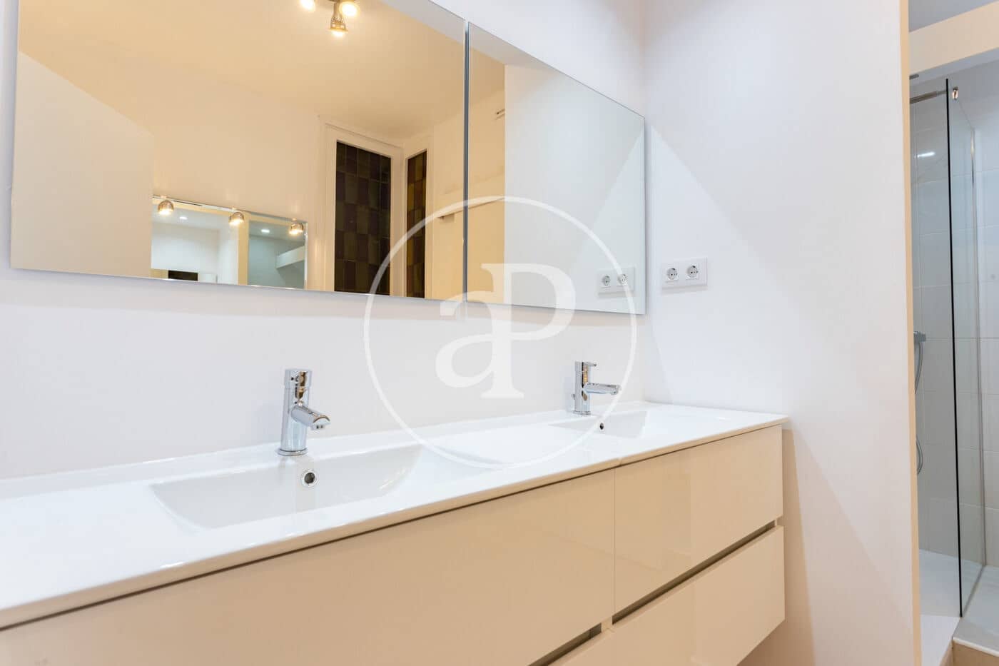 4 sovrum Lägenhet att hyra i Barcelona stad med garage - 2 450 € (Ref: 9773044)