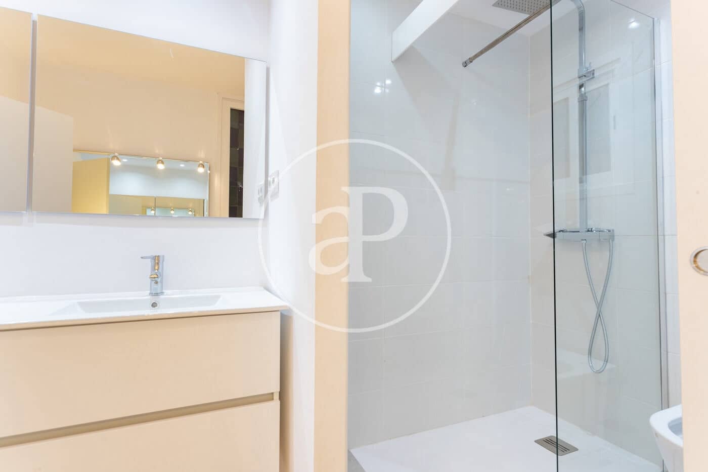 4 sovrum Lägenhet att hyra i Barcelona stad med garage - 2 450 € (Ref: 9773044)