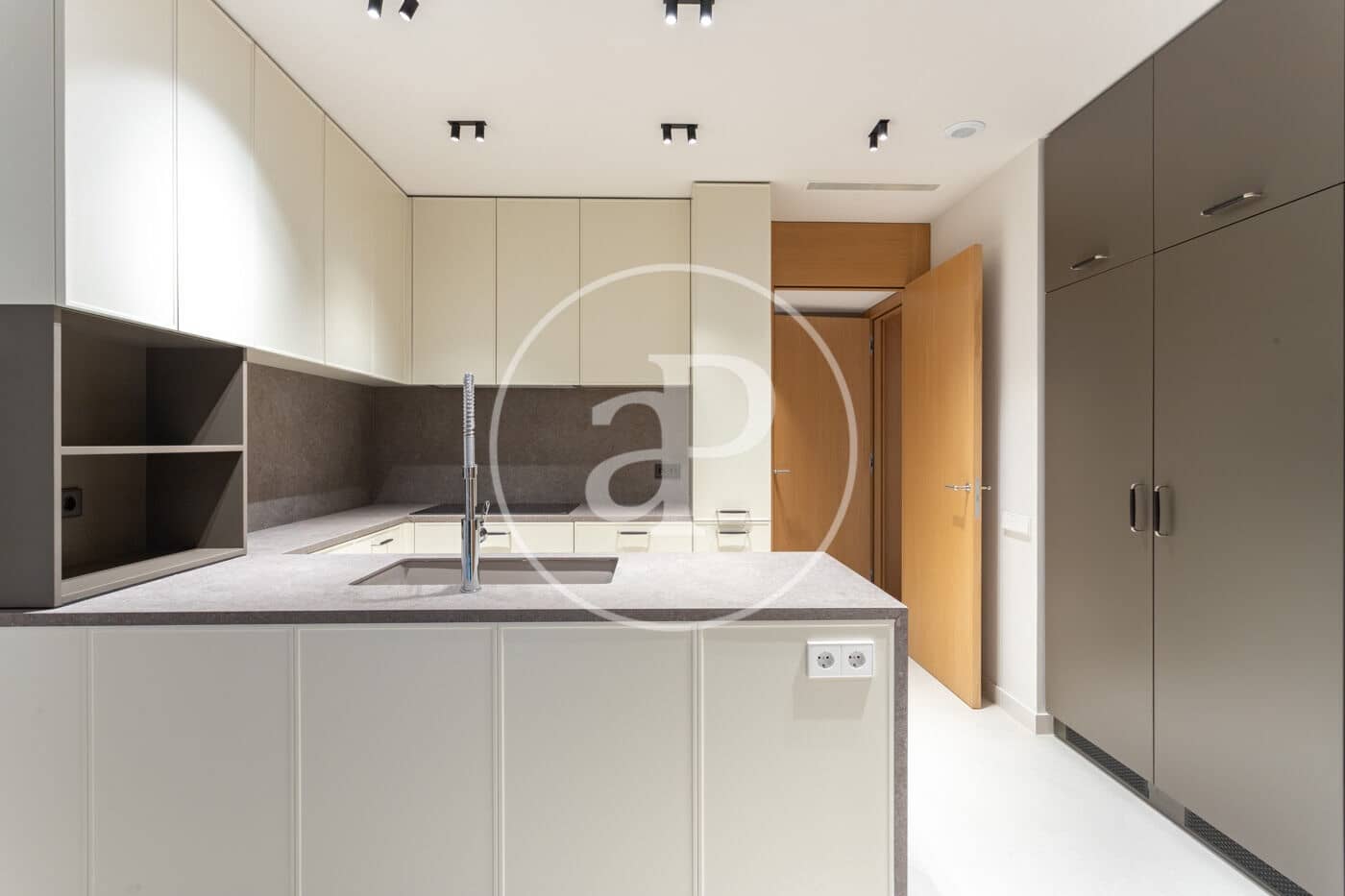 4 makuuhuone Huoneisto vuokrattavana paikassa Barcelona kaupunki mukana uima-altaan 
autotalli - 5 500 € (Ref: 9773046)