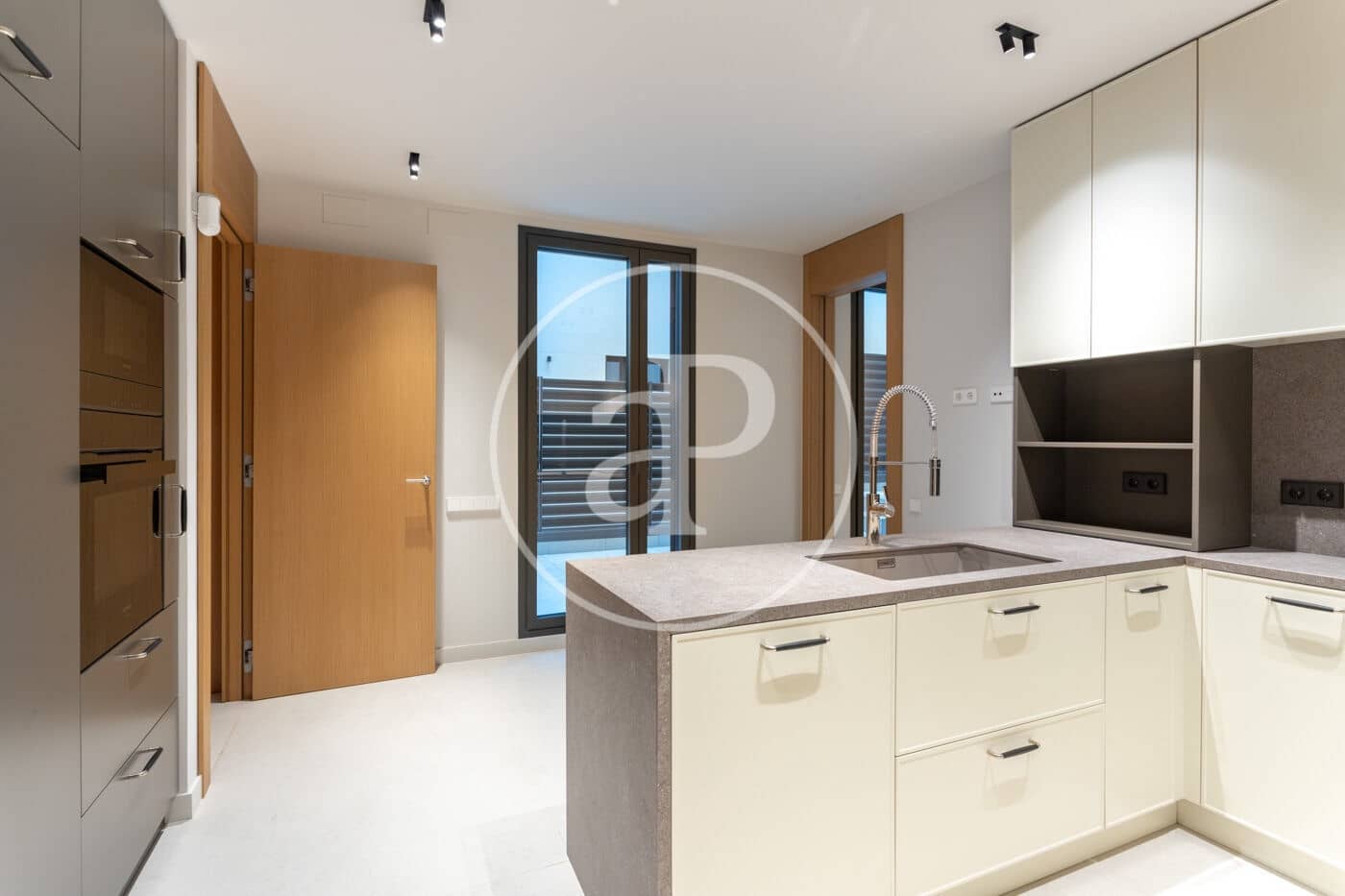 4 makuuhuone Huoneisto vuokrattavana paikassa Barcelona kaupunki mukana uima-altaan 
autotalli - 5 500 € (Ref: 9773046)