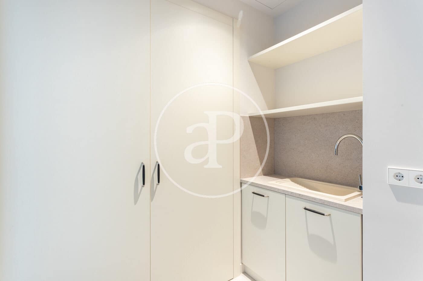 4 makuuhuone Huoneisto vuokrattavana paikassa Barcelona kaupunki mukana uima-altaan 
autotalli - 5 500 € (Ref: 9773046)