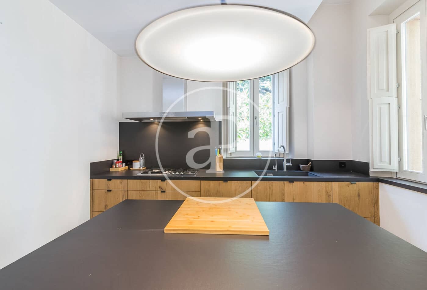 3 makuuhuone Huvila vuokrattavana paikassa Barcelona kaupunki mukana uima-altaan 
autotalli - 7 850 € (Ref: 9788386)