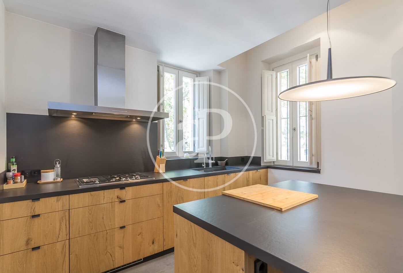 3 makuuhuone Huvila vuokrattavana paikassa Barcelona kaupunki mukana uima-altaan 
autotalli - 7 850 € (Ref: 9788386)