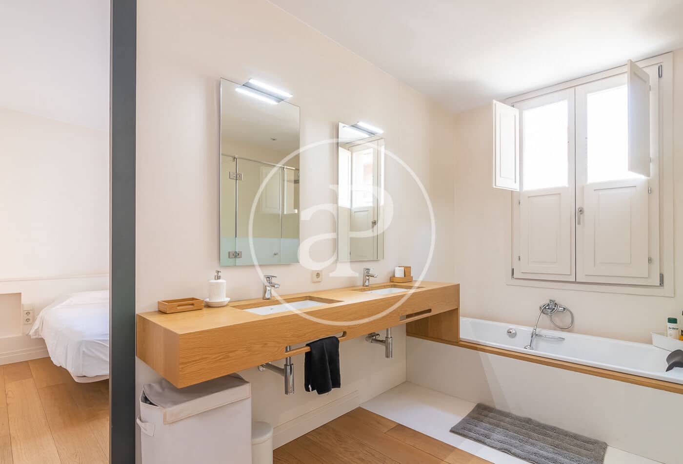 3 makuuhuone Huvila vuokrattavana paikassa Barcelona kaupunki mukana uima-altaan 
autotalli - 7 850 € (Ref: 9788386)