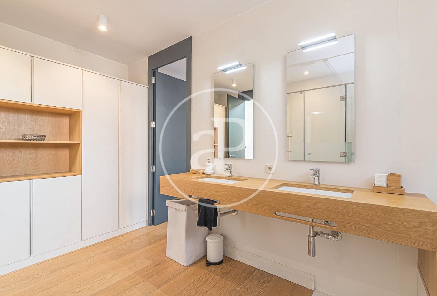 3 makuuhuone Huvila vuokrattavana paikassa Barcelona kaupunki mukana uima-altaan 
autotalli - 7 850 € (Ref: 9788386)