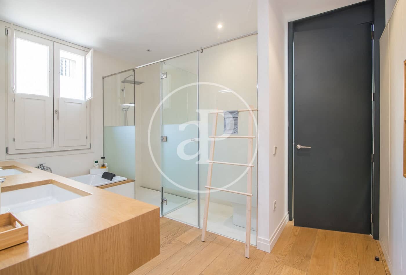 3 makuuhuone Huvila vuokrattavana paikassa Barcelona kaupunki mukana uima-altaan 
autotalli - 7 850 € (Ref: 9788386)