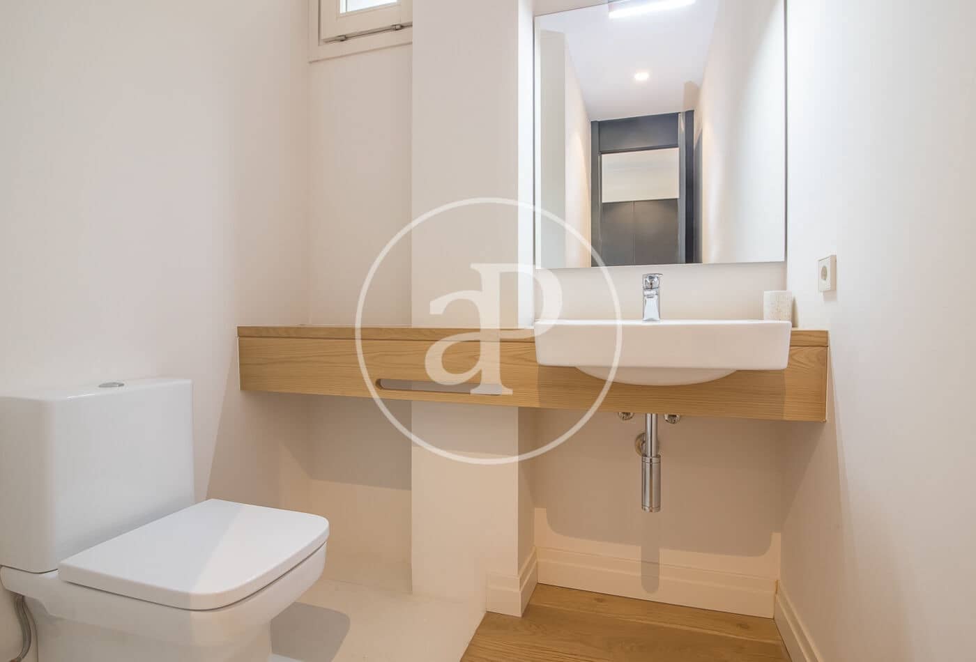 3 makuuhuone Huvila vuokrattavana paikassa Barcelona kaupunki mukana uima-altaan 
autotalli - 7 850 € (Ref: 9788386)